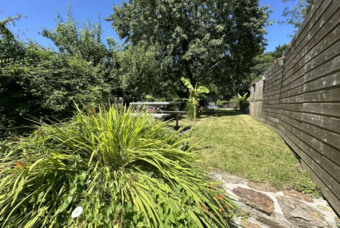 Maisons du 19e siècle à Plumeliau avec jardin 