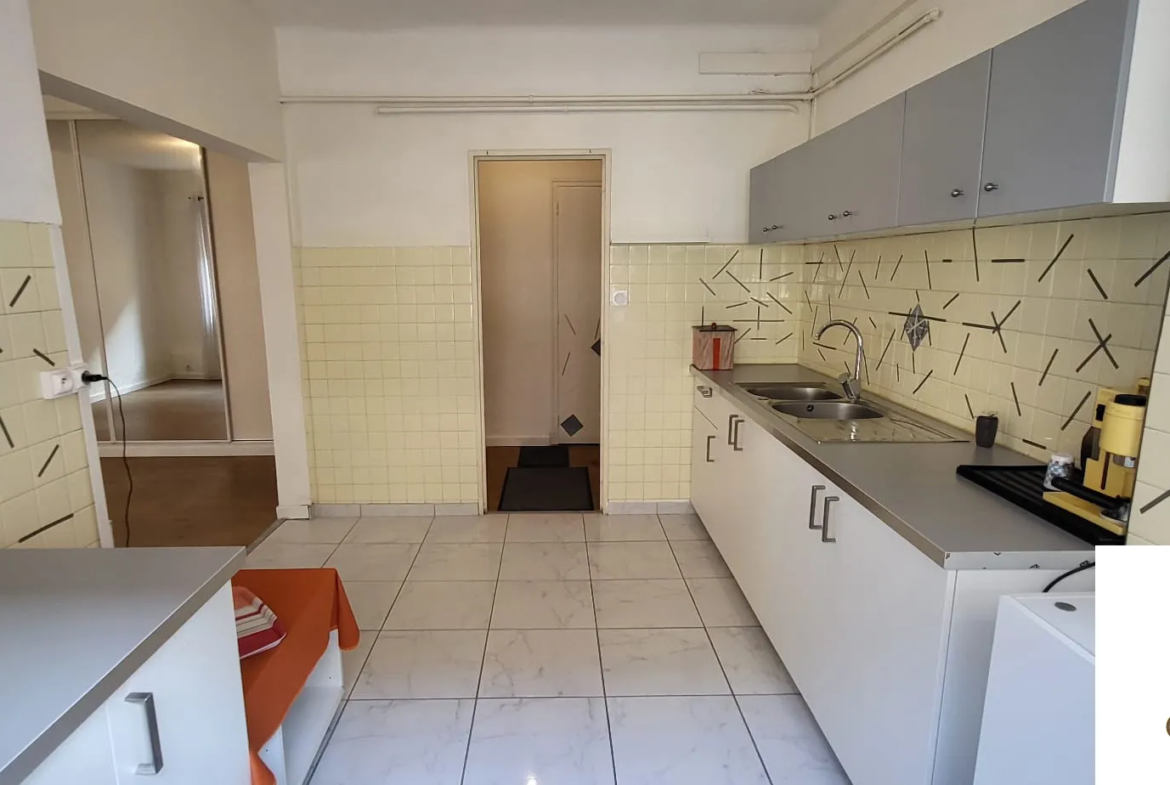 À vendre : Appartement 2 pièces, 52m², Rue Caisserie - Vieux-Port 
