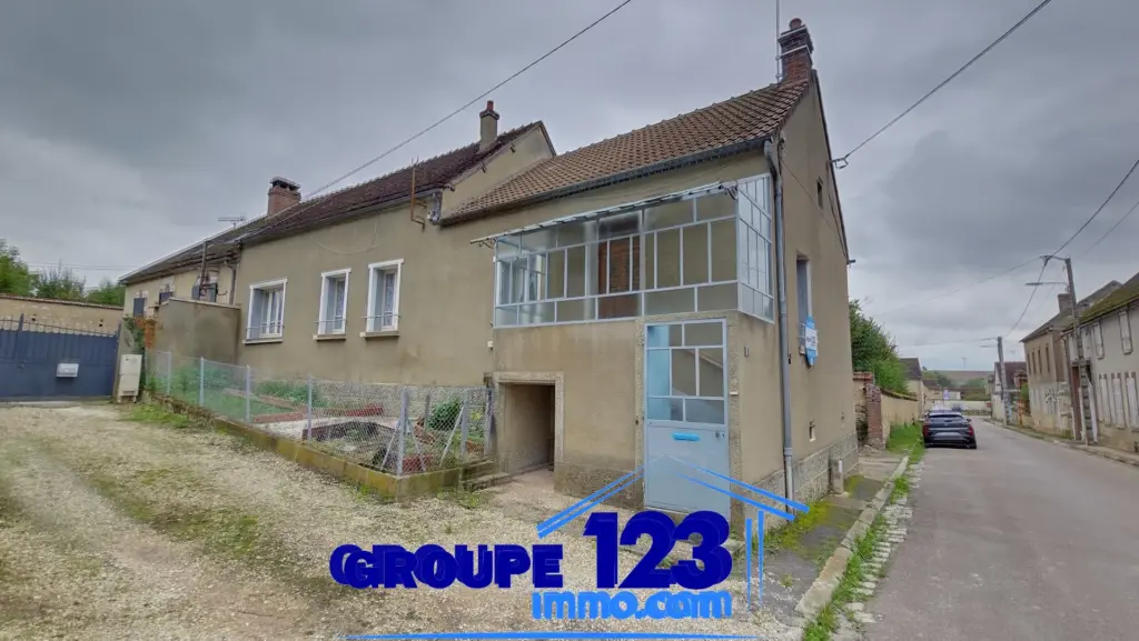 Maison à rénover à Guerchy avec 4 chambres et dépendance