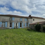Maison en pierres à rénover à Ste Hermine, proximité commodités