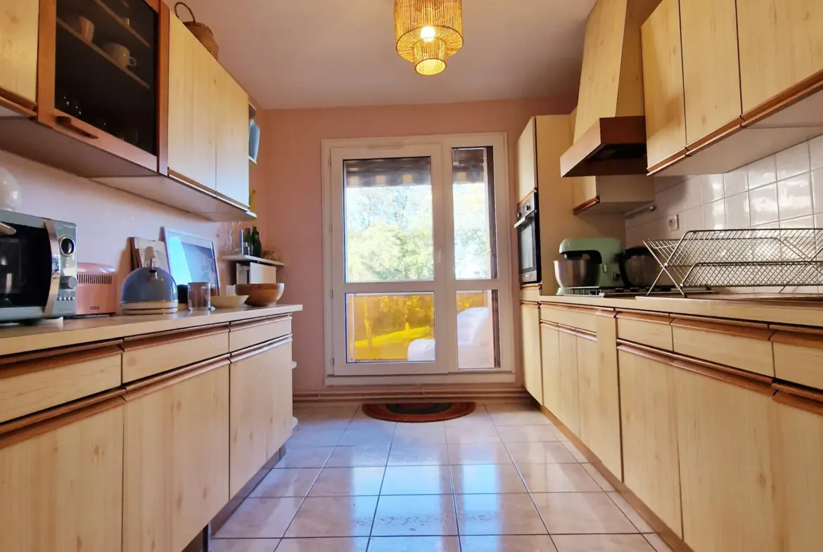 Appartement T3 rénové avec grand balcon au Bouscat 