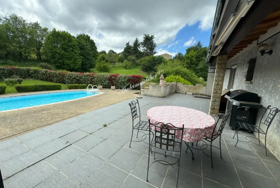 Maison avec jardin, piscine et dépendance à Belcastel et Buc 