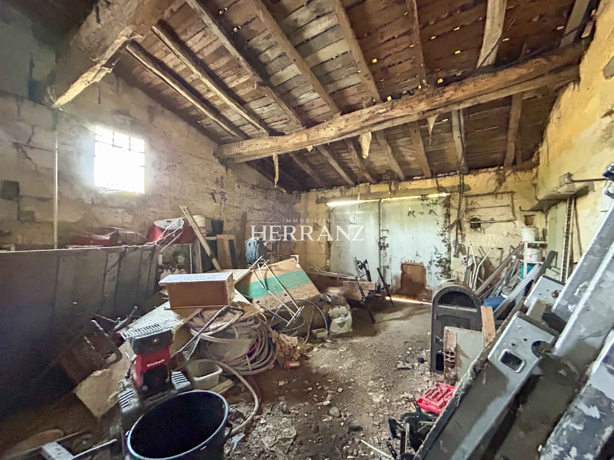 Maison 5 pièces à Abzac à rénover sur terrain de 2788 m² 