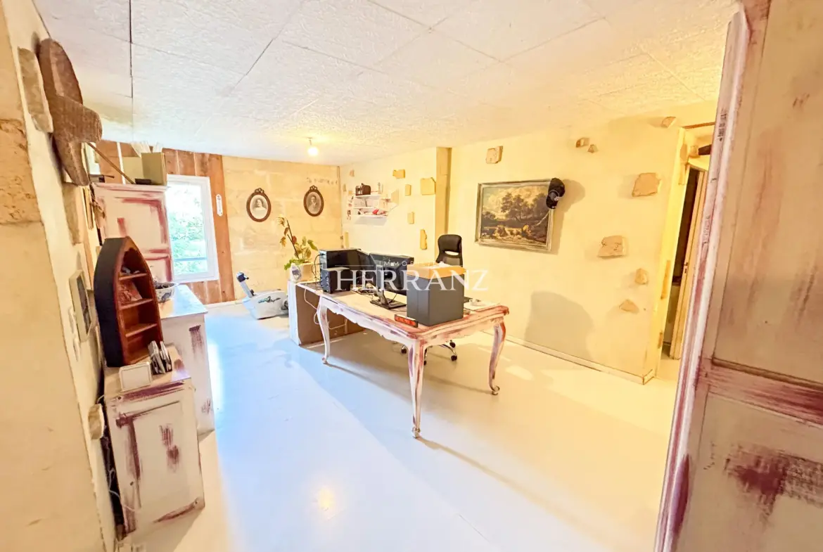 Maison 5 pièces à Abzac à rénover sur terrain de 2788 m² 
