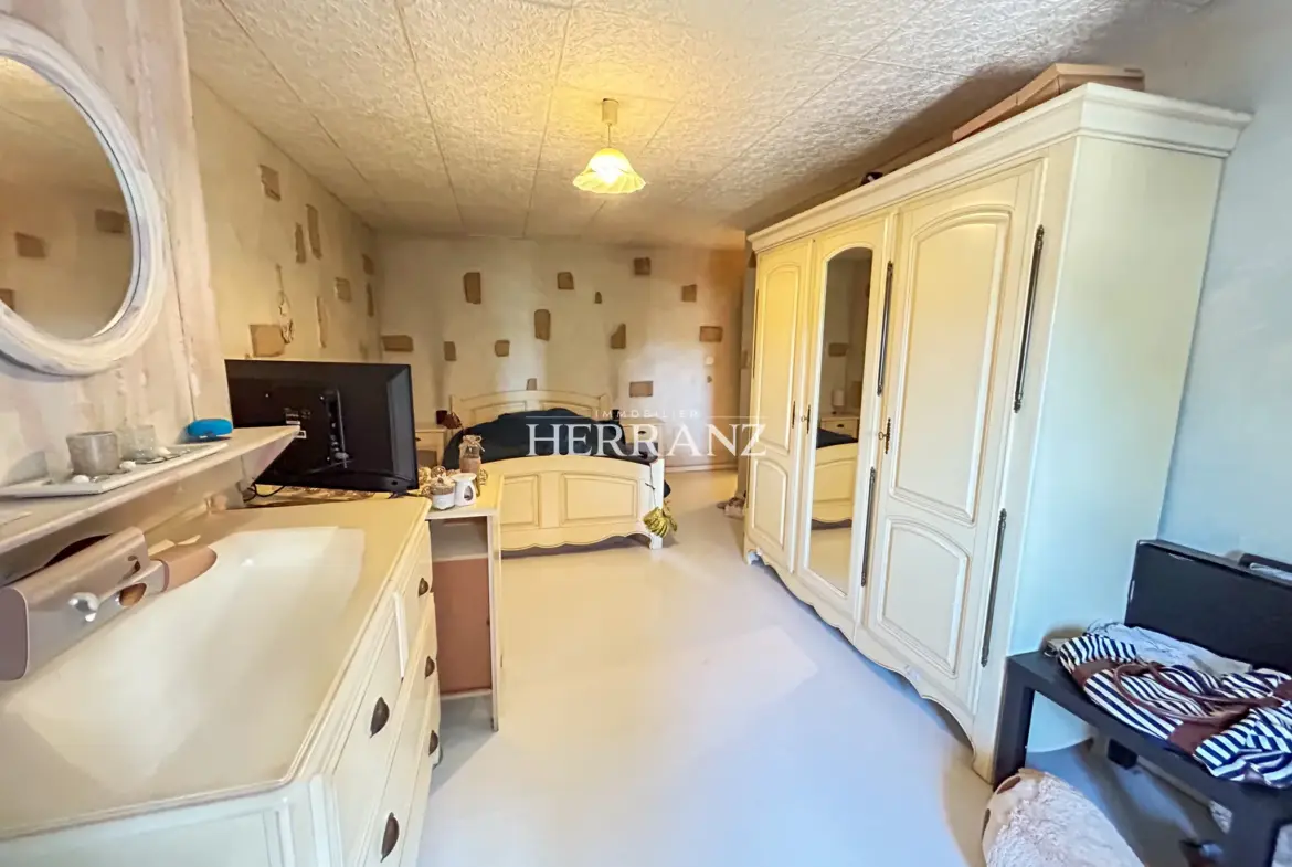 Maison 5 pièces à Abzac à rénover sur terrain de 2788 m² 