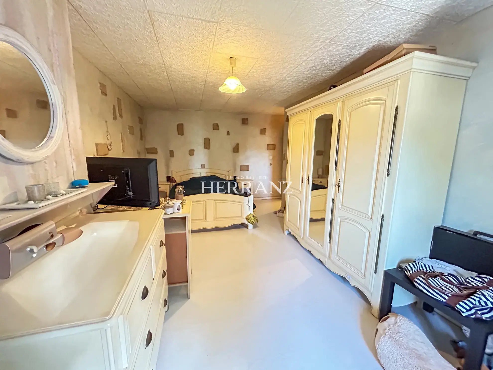 Maison 5 pièces à Abzac à rénover sur terrain de 2788 m² 