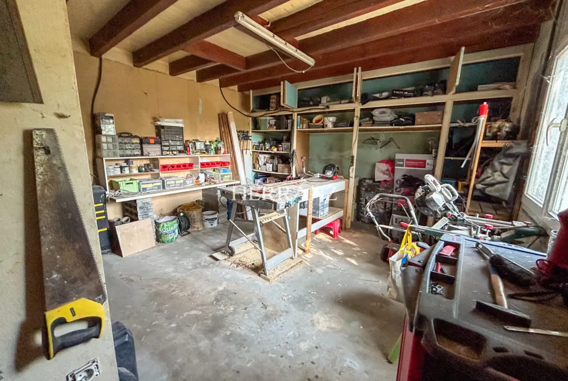 Maison 5 pièces à Abzac à rénover sur terrain de 2788 m² 