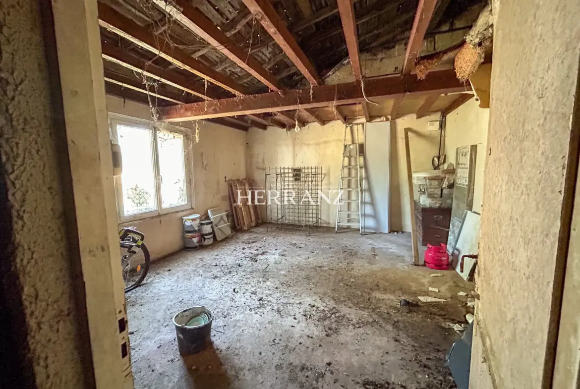 Maison 5 pièces à Abzac à rénover sur terrain de 2788 m² 