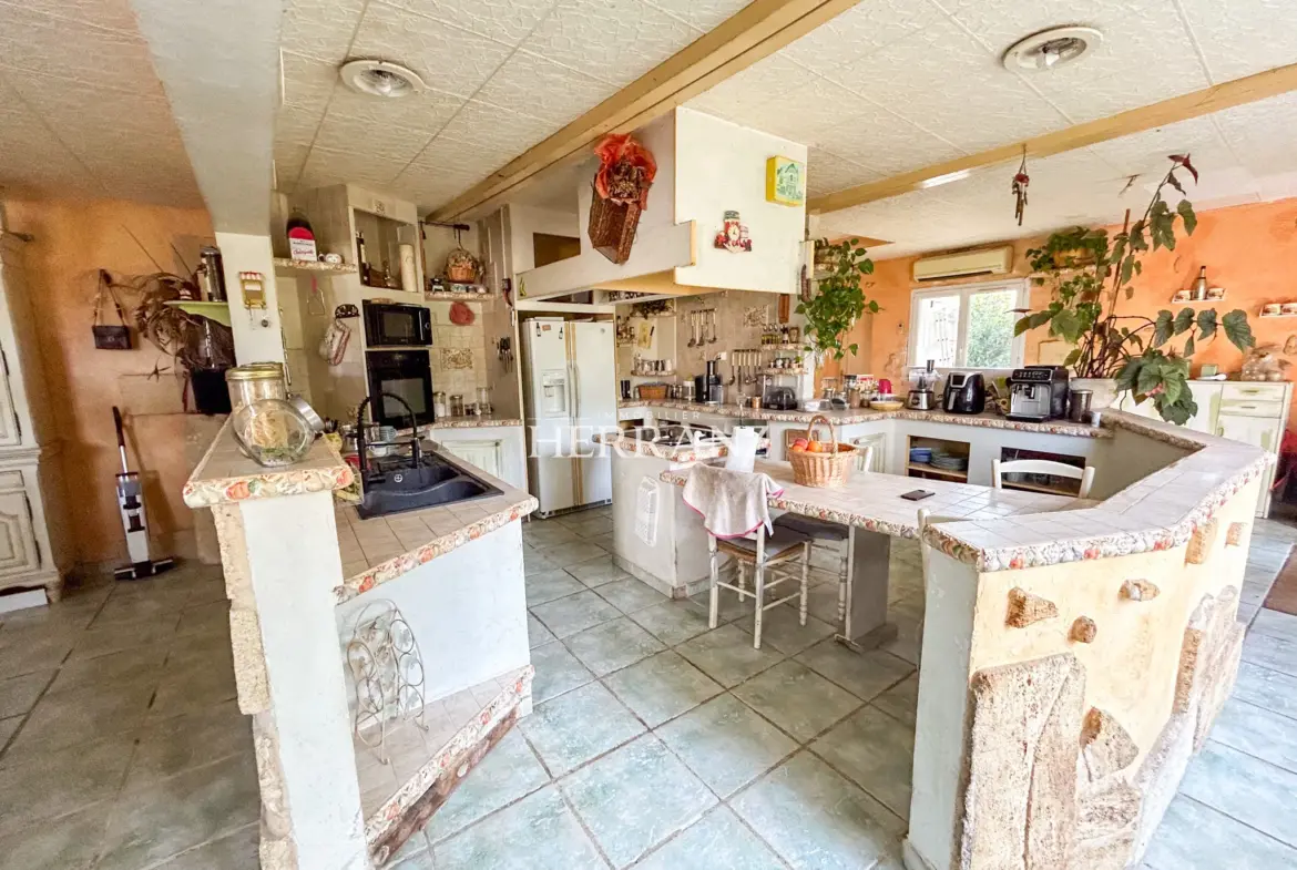 Maison 5 pièces à Abzac à rénover sur terrain de 2788 m² 