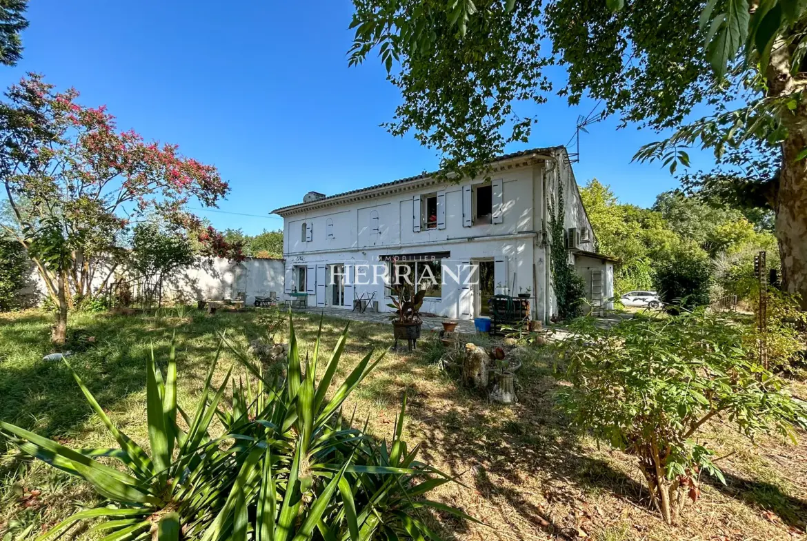 Maison 5 pièces à Abzac à rénover sur terrain de 2788 m² 