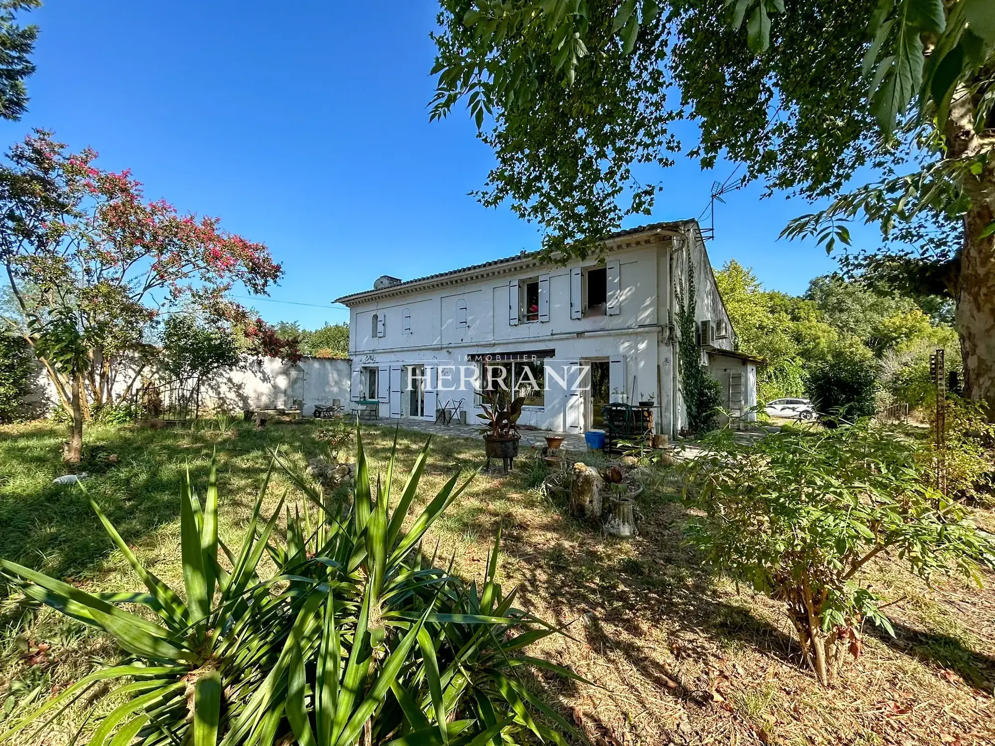 Maison 5 pièces à Abzac à rénover sur terrain de 2788 m² 