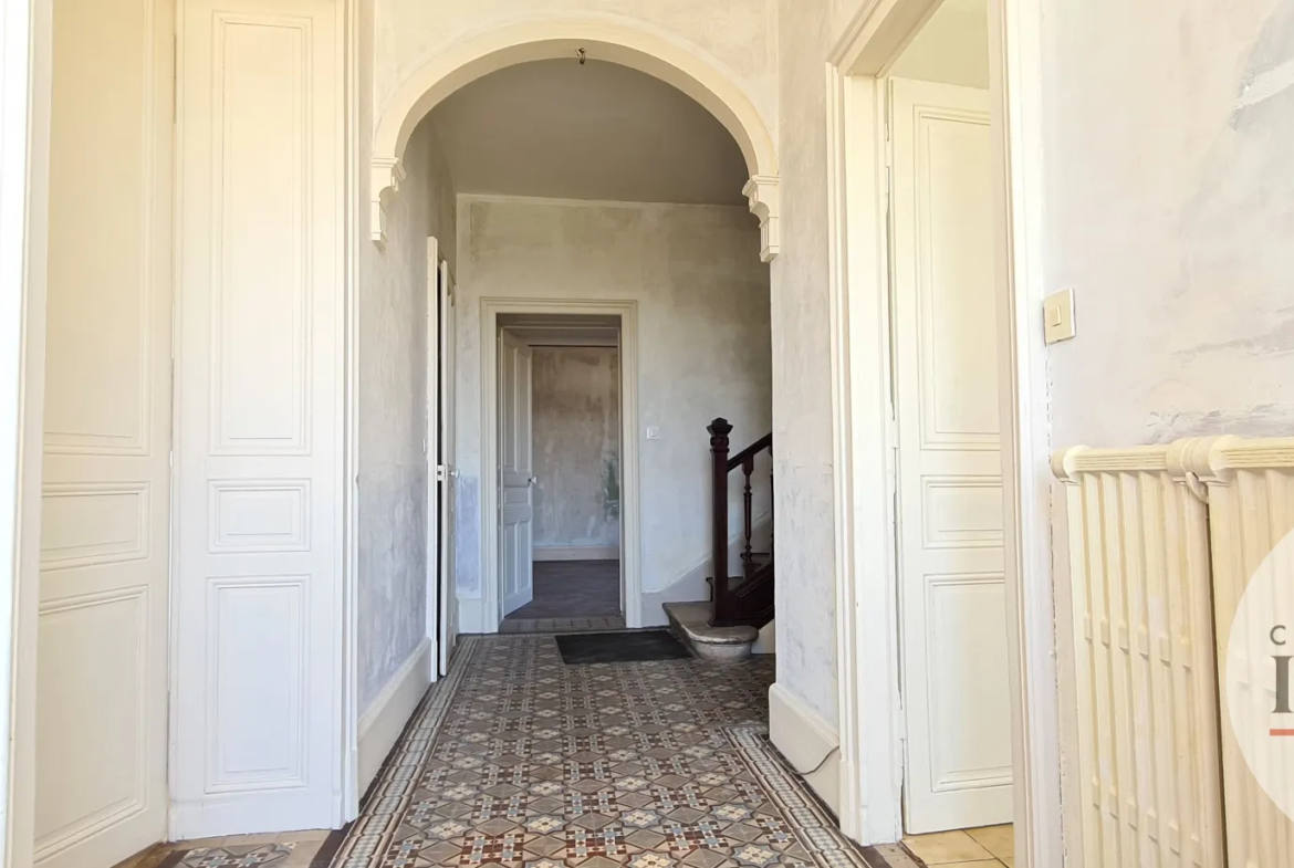 Maison spacieuse à Toul - 7 pièces - 230 000 € 