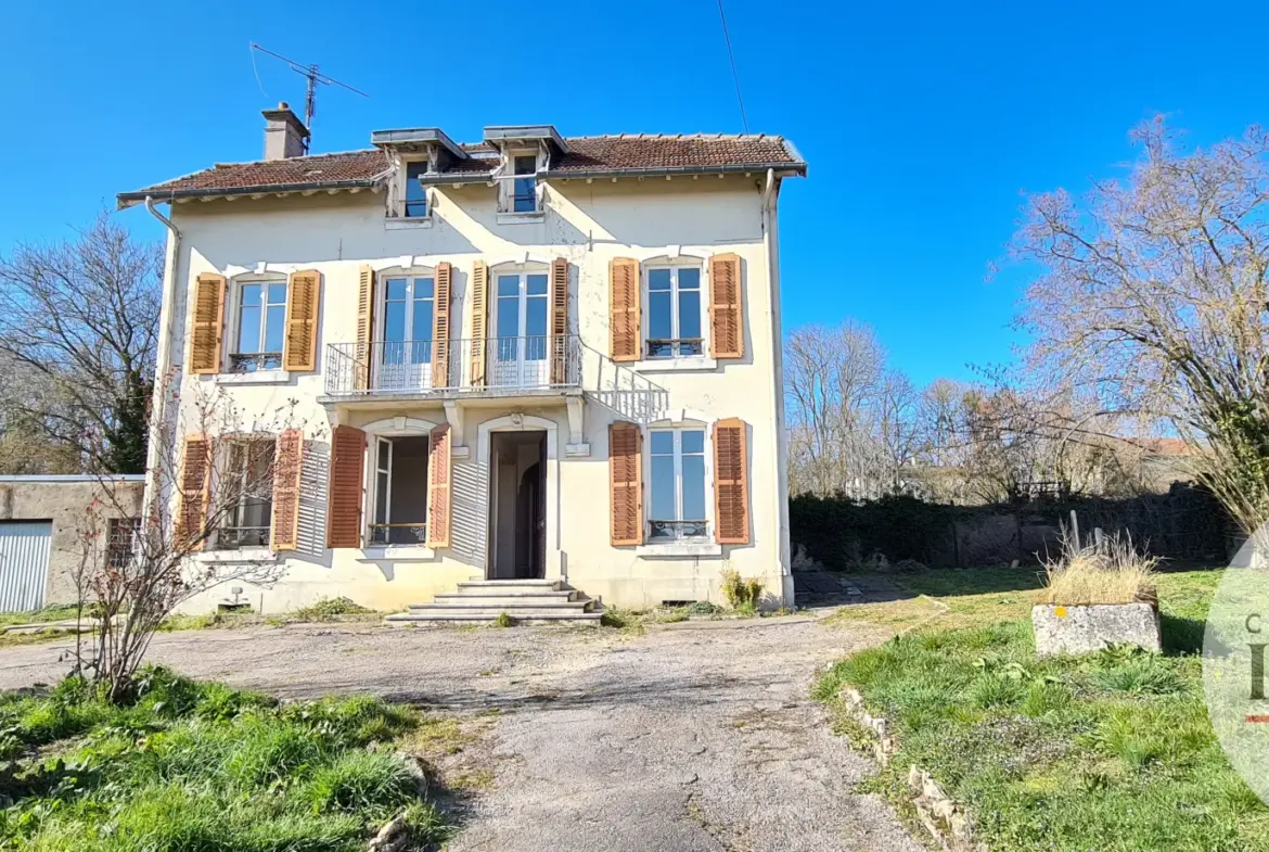Maison spacieuse à Toul - 7 pièces - 230 000 € 