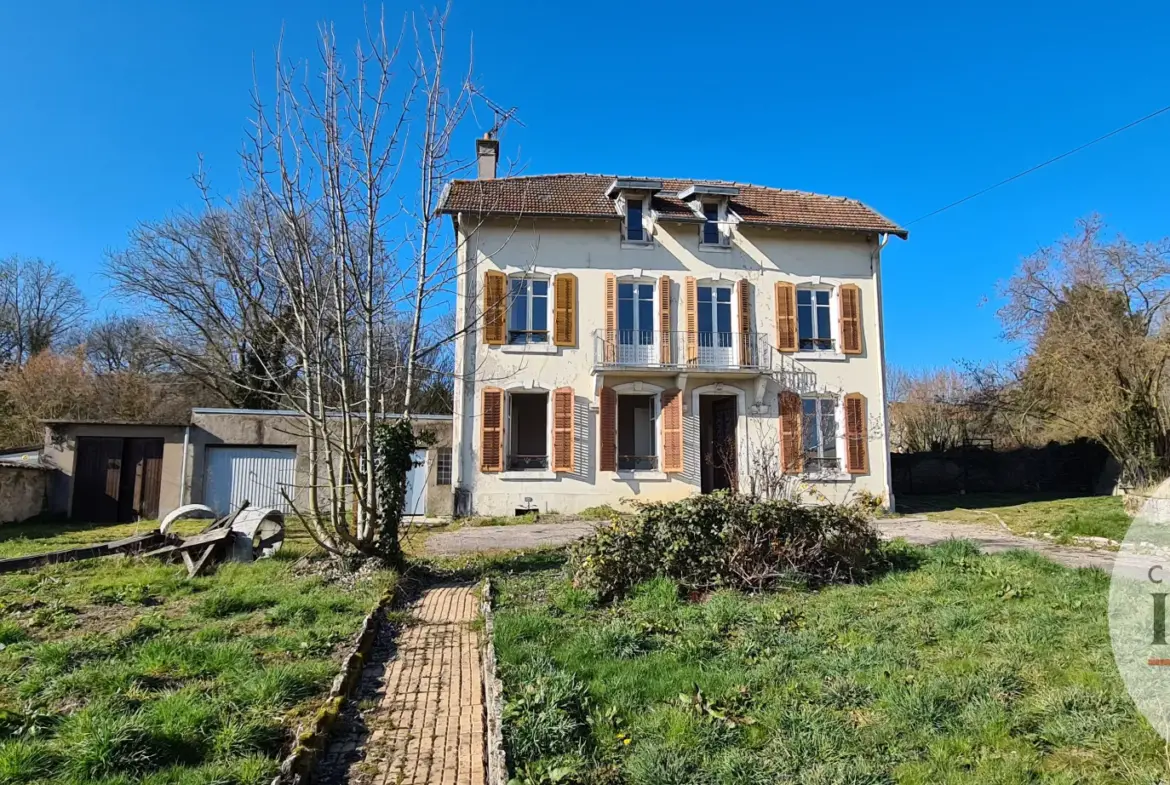 Maison spacieuse à Toul - 7 pièces - 230 000 € 