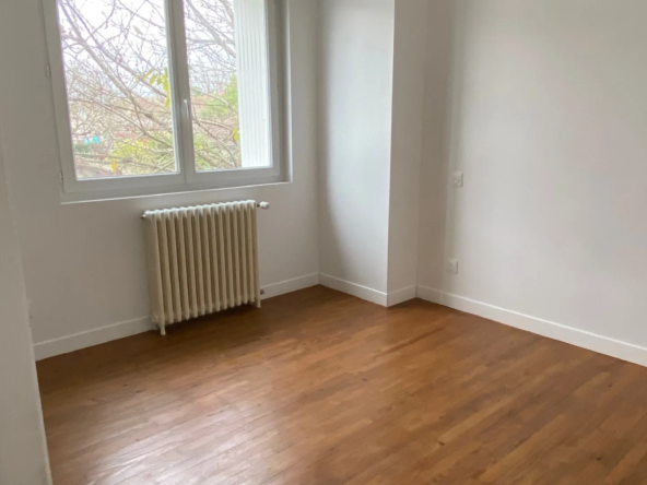 Maison à vendre à Monsempron-Libos, 3 chambres avec 546 m² de terrain 