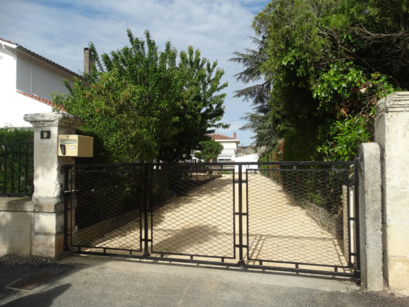 Maison à vendre à Monsempron-Libos, 3 chambres avec 546 m² de terrain 