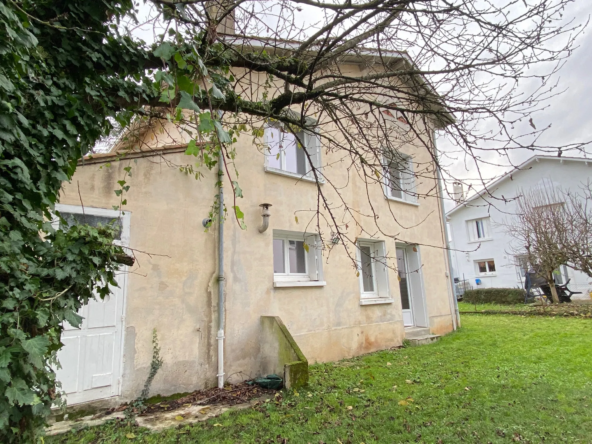 Maison à vendre à Monsempron-Libos, 3 chambres avec 546 m² de terrain 