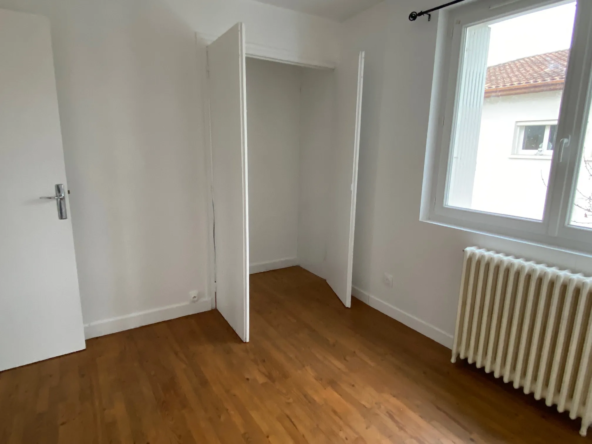 Maison à vendre à Monsempron-Libos, 3 chambres avec 546 m² de terrain 