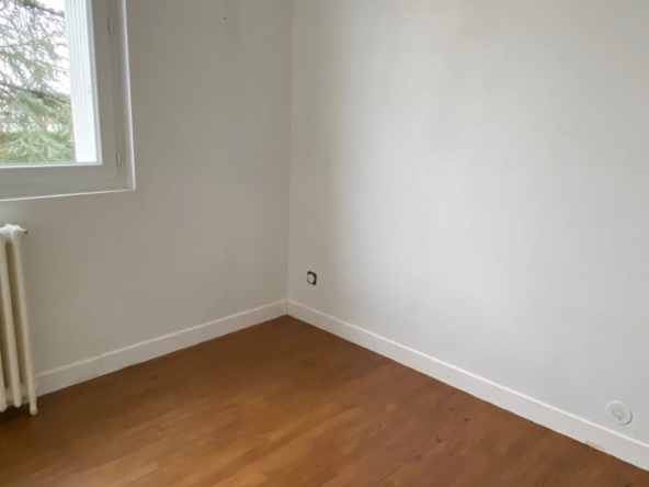 Maison à vendre à Monsempron-Libos, 3 chambres avec 546 m² de terrain 