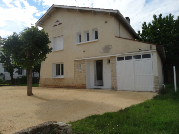 Maison à vendre à Monsempron-Libos, 3 chambres avec 546 m² de terrain 