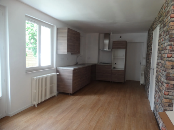 Maison à vendre à Monsempron-Libos, 3 chambres avec 546 m² de terrain 