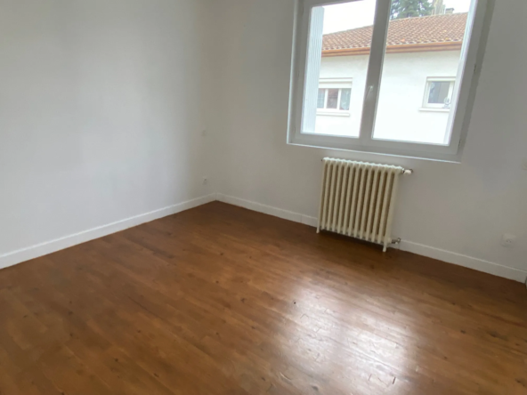Maison à vendre à Monsempron-Libos, 3 chambres avec 546 m² de terrain 