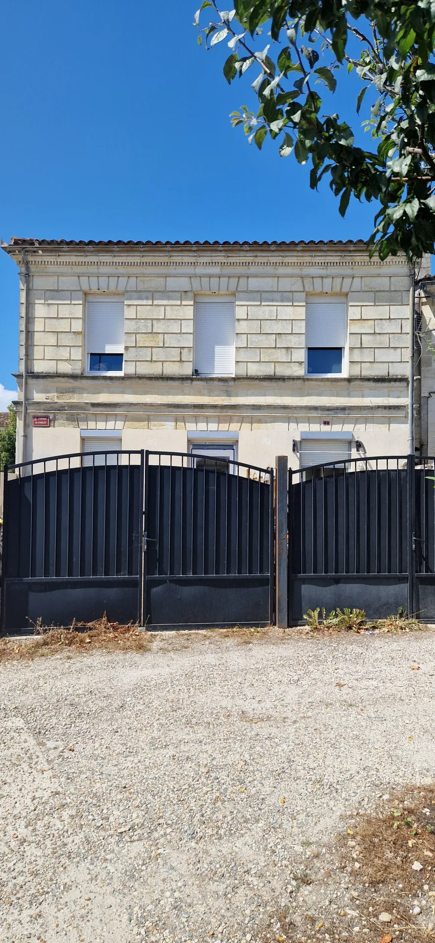 Bel immeuble ancien à Arcins - Vendus libres de locataires 