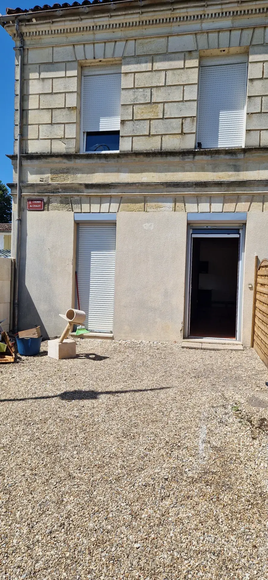 Bel immeuble ancien à Arcins - Vendus libres de locataires 