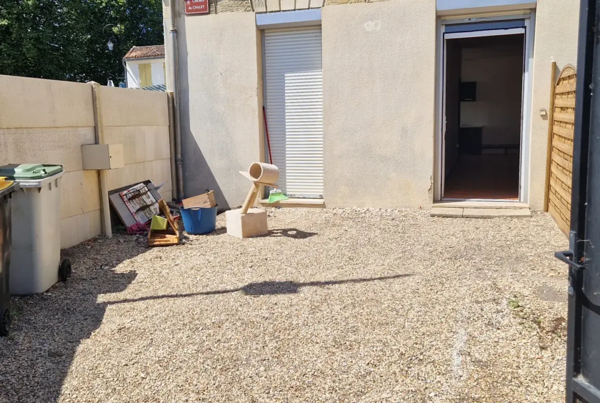 Bel immeuble ancien à Arcins - Vendus libres de locataires 