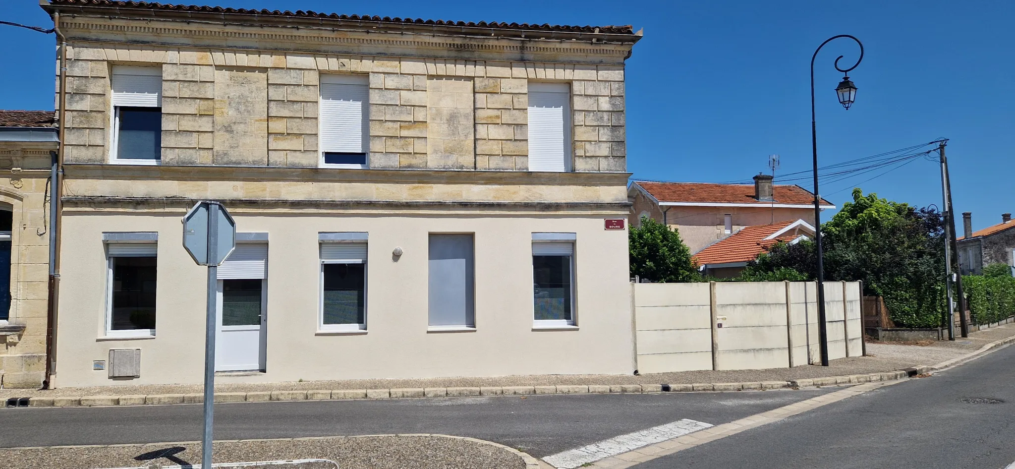 Bel immeuble ancien à Arcins - Vendus libres de locataires 