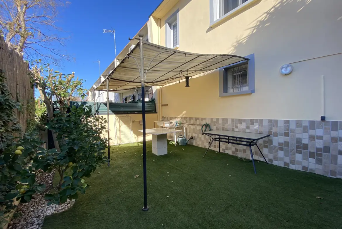 À Vendre: Maison 3 Pièces avec Jardin et Stationnements à Vias 