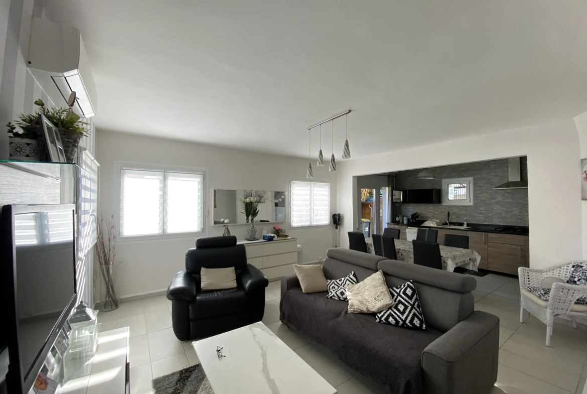 À Vendre: Maison 3 Pièces avec Jardin et Stationnements à Vias 