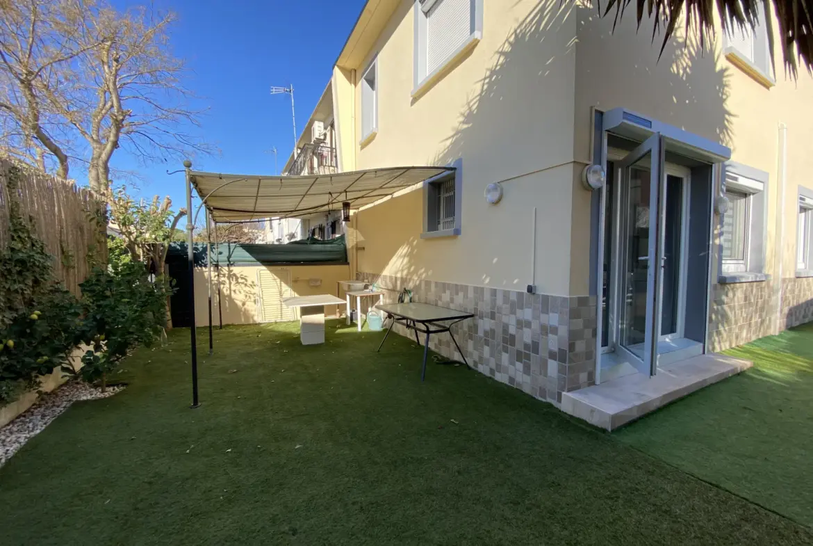 À Vendre: Maison 3 Pièces avec Jardin et Stationnements à Vias 