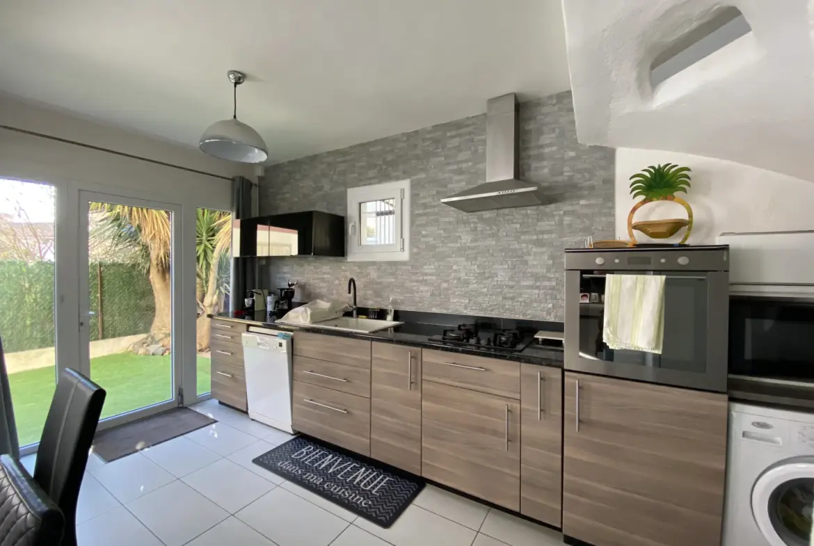 À Vendre: Maison 3 Pièces avec Jardin et Stationnements à Vias 