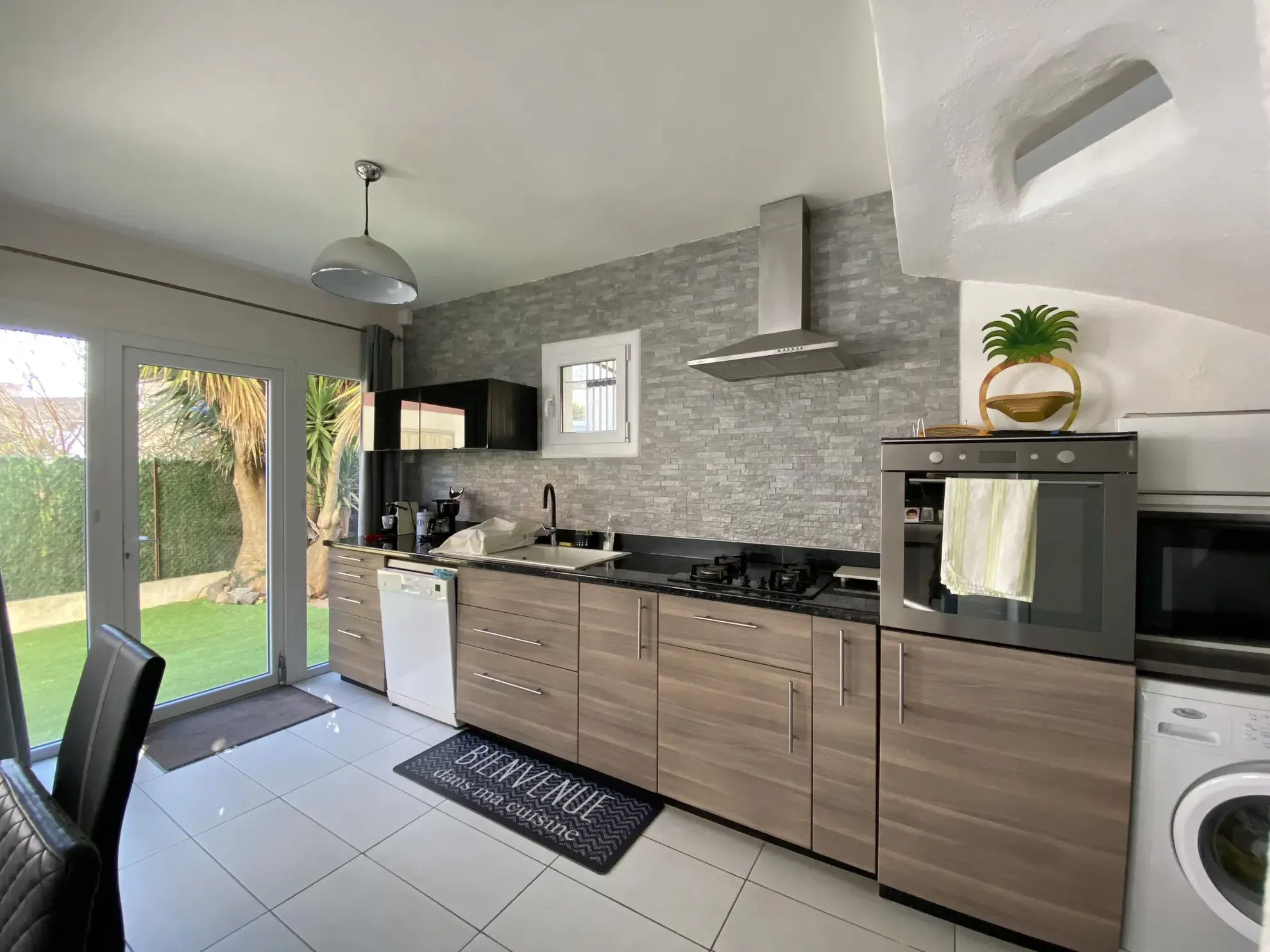 À Vendre: Maison 3 Pièces avec Jardin et Stationnements à Vias 