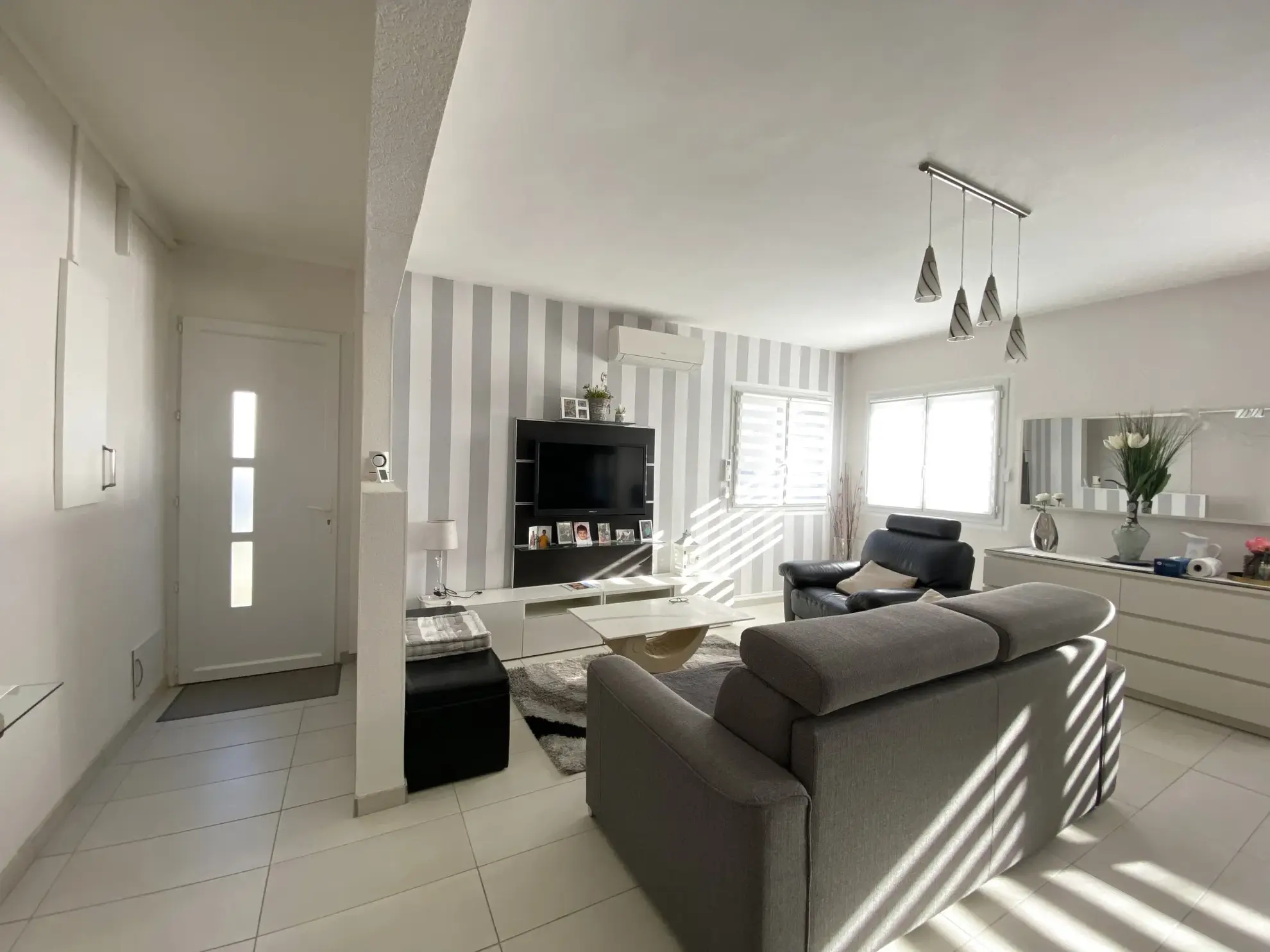 À Vendre: Maison 3 Pièces avec Jardin et Stationnements à Vias 