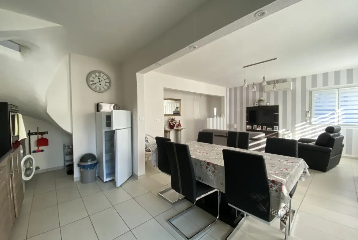 À Vendre: Maison 3 Pièces avec Jardin et Stationnements à Vias 