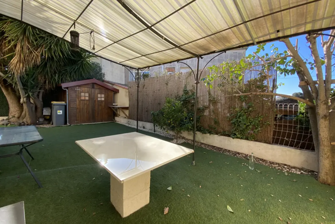 À Vendre: Maison 3 Pièces avec Jardin et Stationnements à Vias 