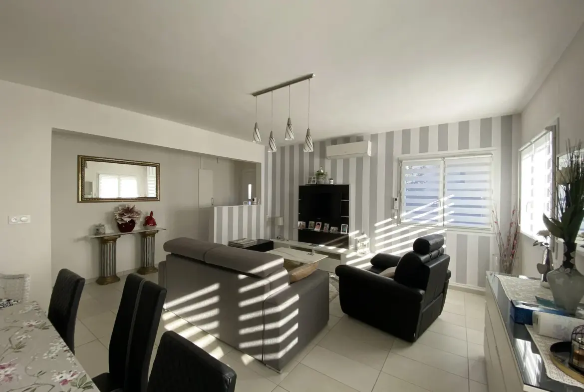 À Vendre: Maison 3 Pièces avec Jardin et Stationnements à Vias 