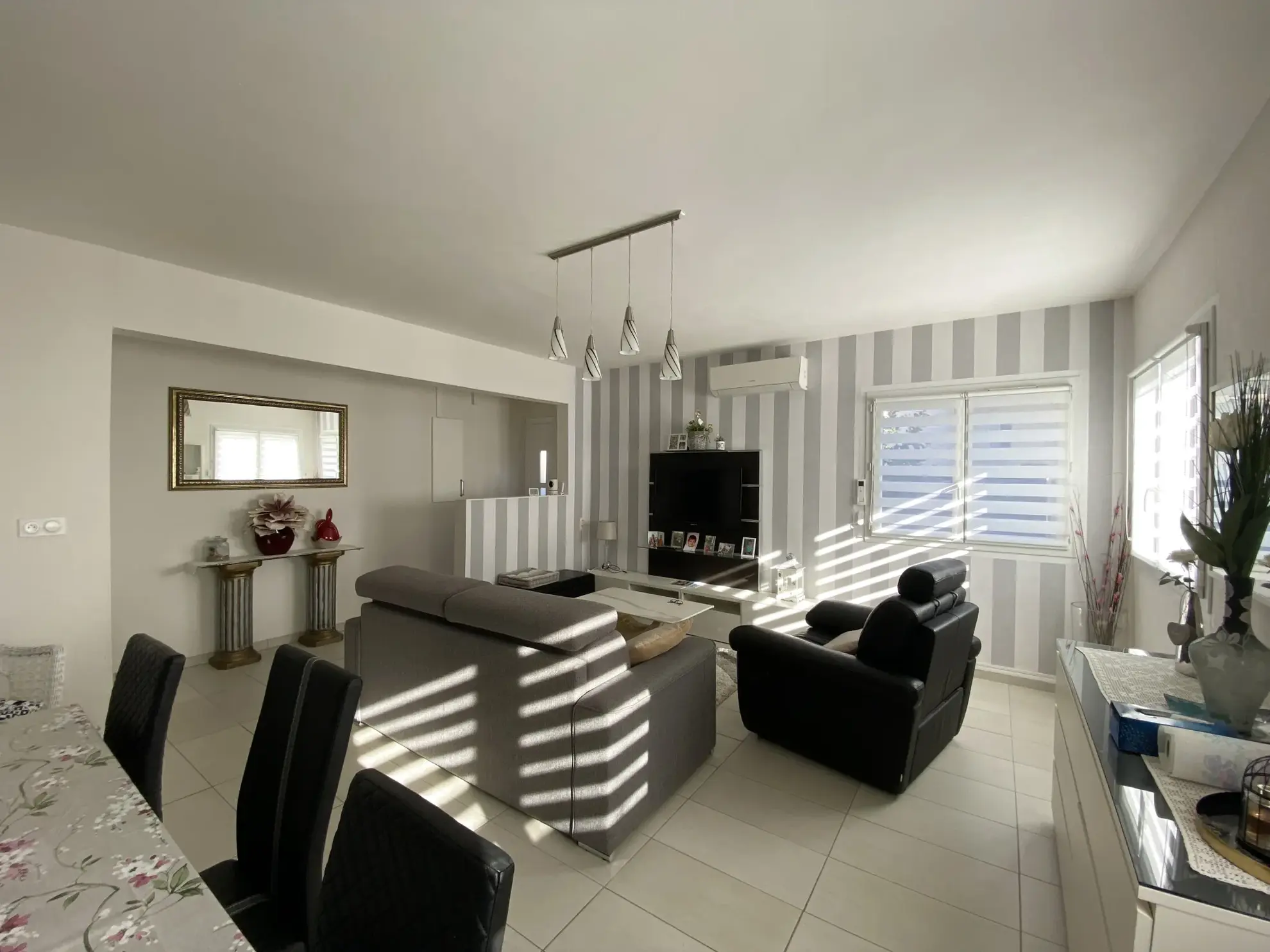 À Vendre: Maison 3 Pièces avec Jardin et Stationnements à Vias 