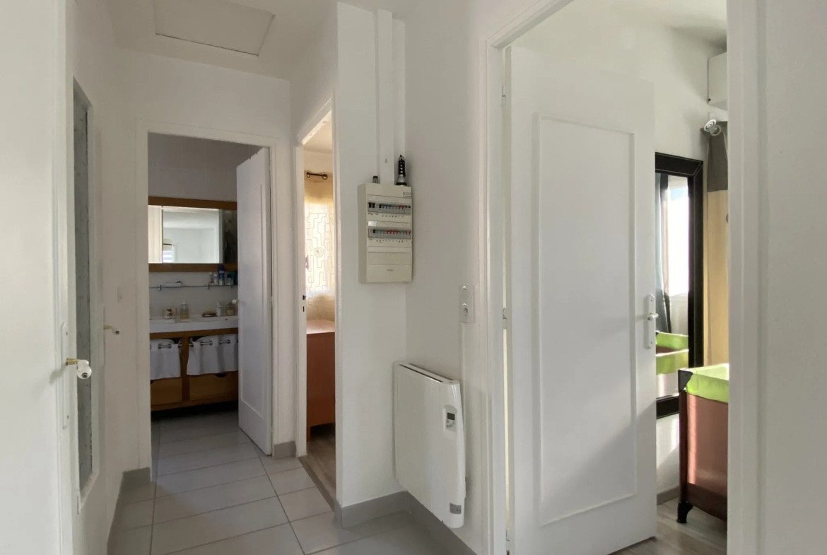 À Vendre: Maison 3 Pièces avec Jardin et Stationnements à Vias 