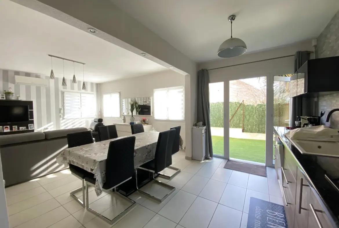 À Vendre: Maison 3 Pièces avec Jardin et Stationnements à Vias 