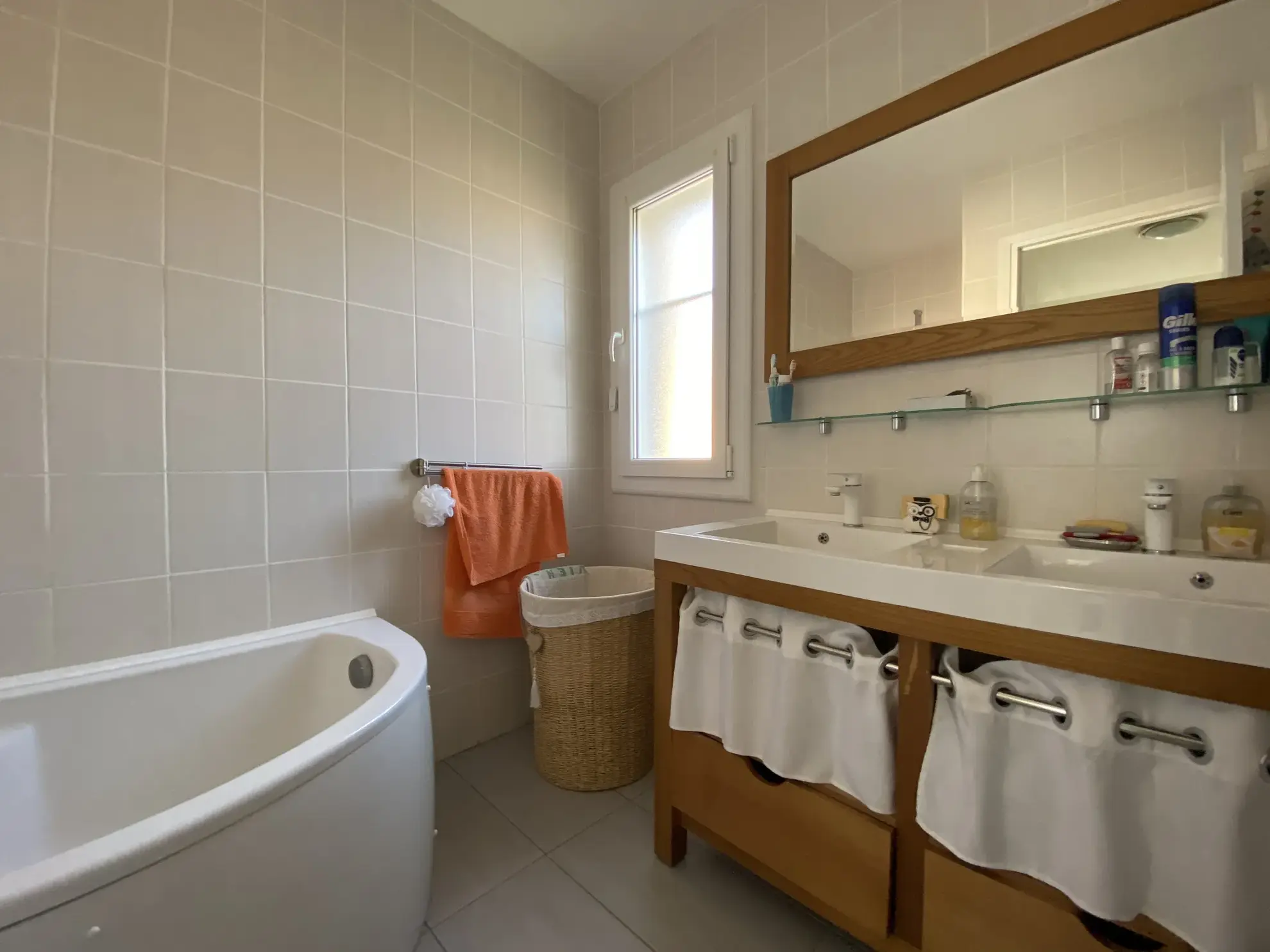 À Vendre: Maison 3 Pièces avec Jardin et Stationnements à Vias 