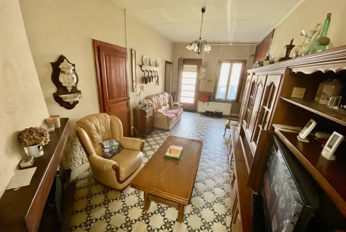 Charmante Maison Semi-Individuelle à Avesnelles à Renover 