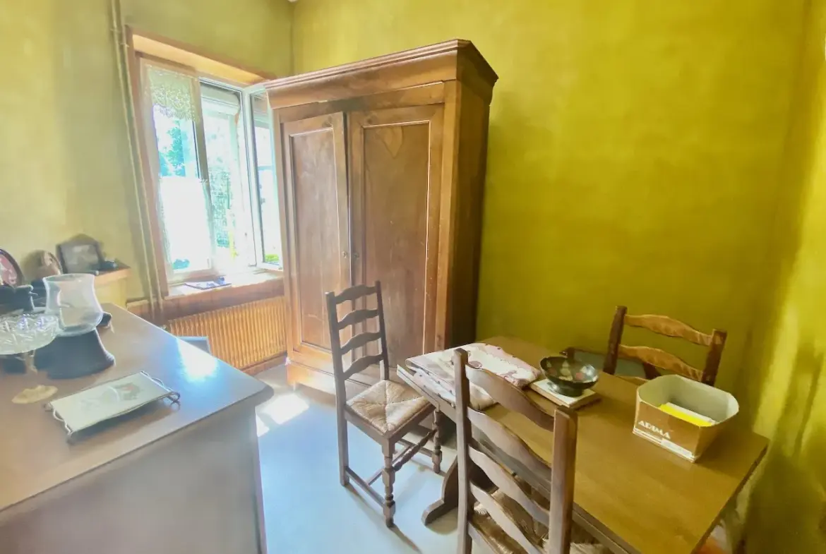 Charmante Maison Semi-Individuelle à Avesnelles à Renover 