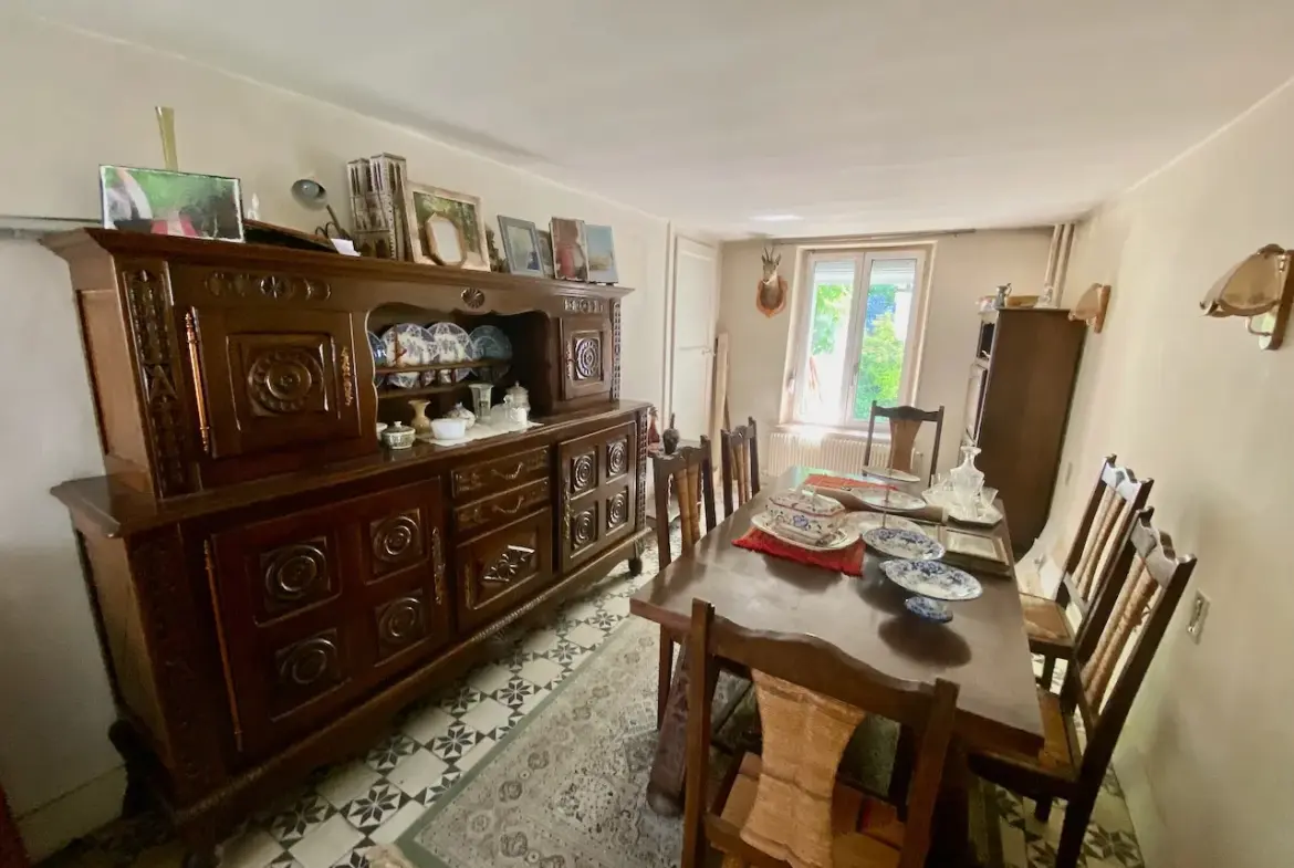 Charmante Maison Semi-Individuelle à Avesnelles à Renover 