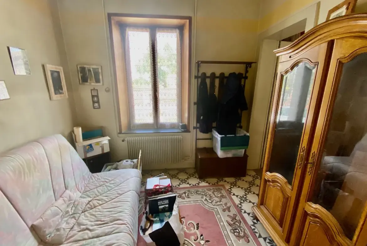 Charmante Maison Semi-Individuelle à Avesnelles à Renover 
