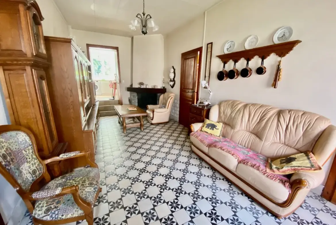 Charmante Maison Semi-Individuelle à Avesnelles à Renover 