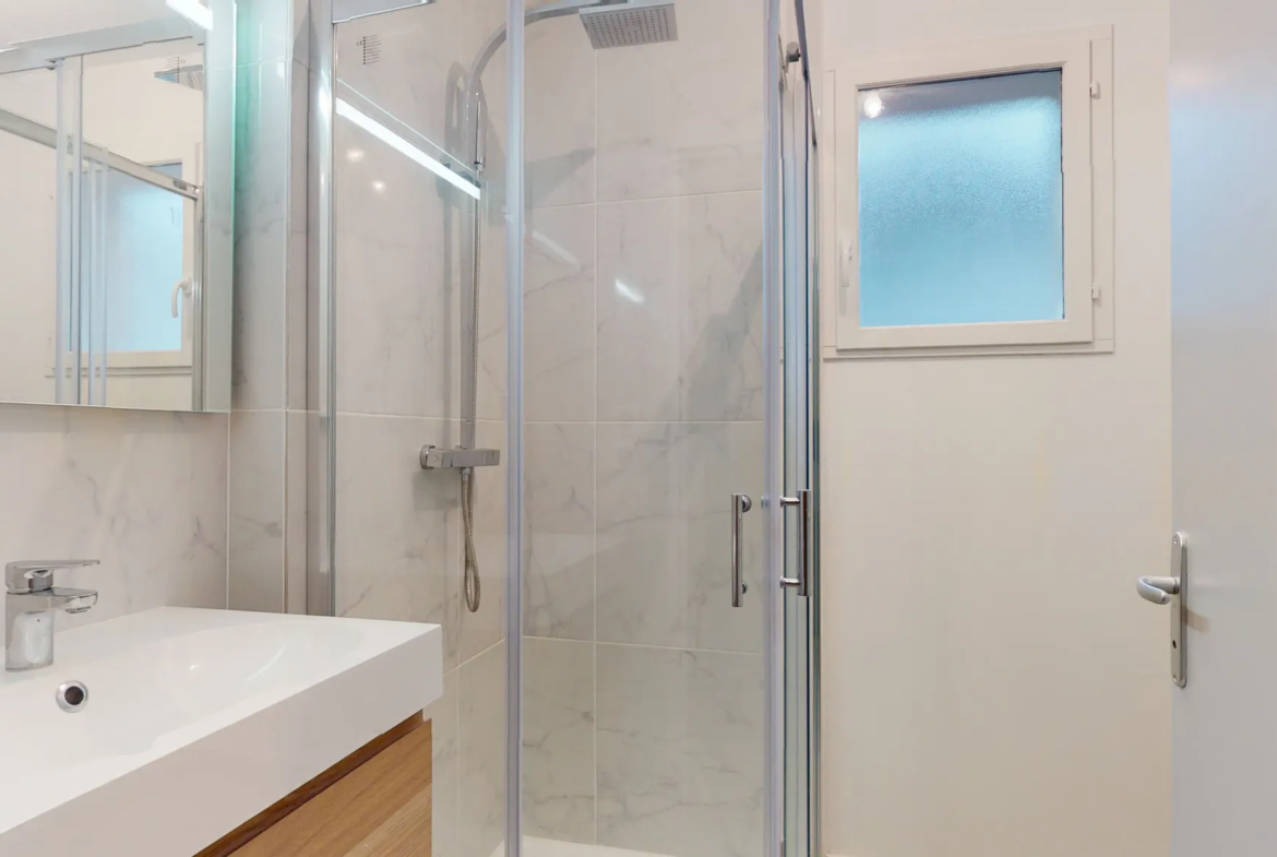 À vendre : Appartement T2 rénové sur la place des Halles à Dijon 