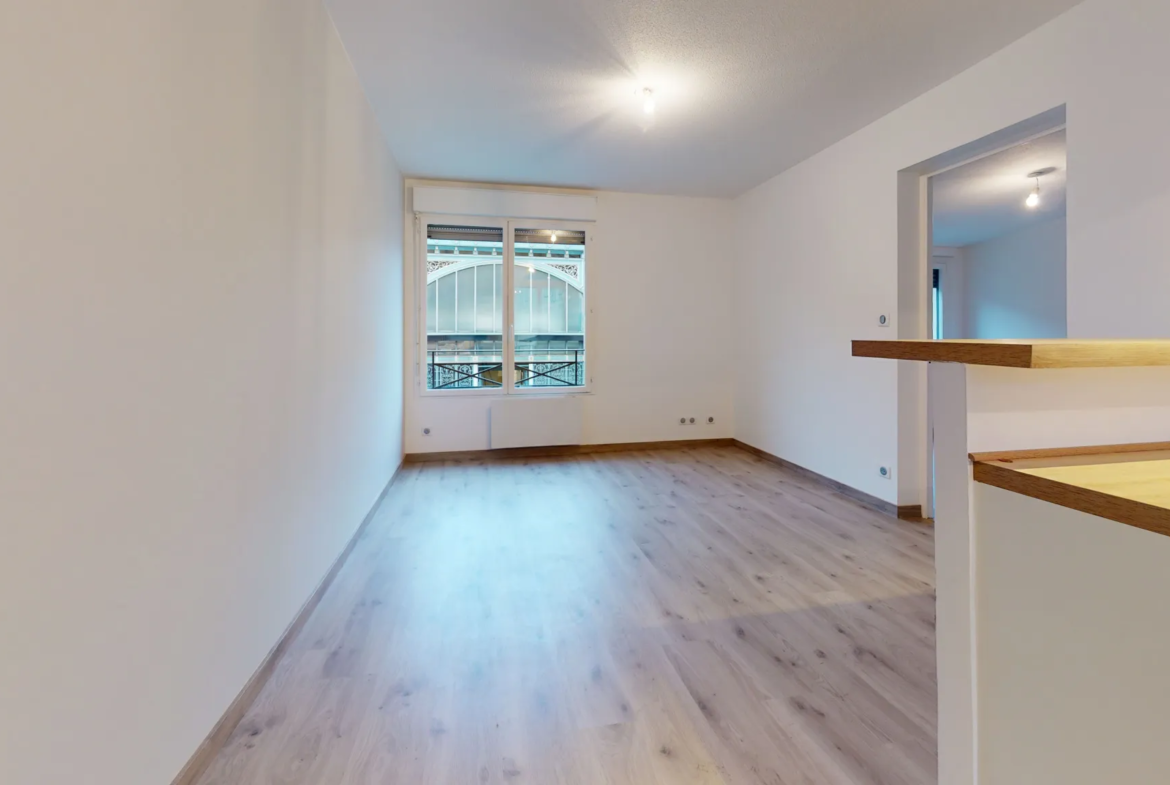À vendre : Appartement T2 rénové sur la place des Halles à Dijon 